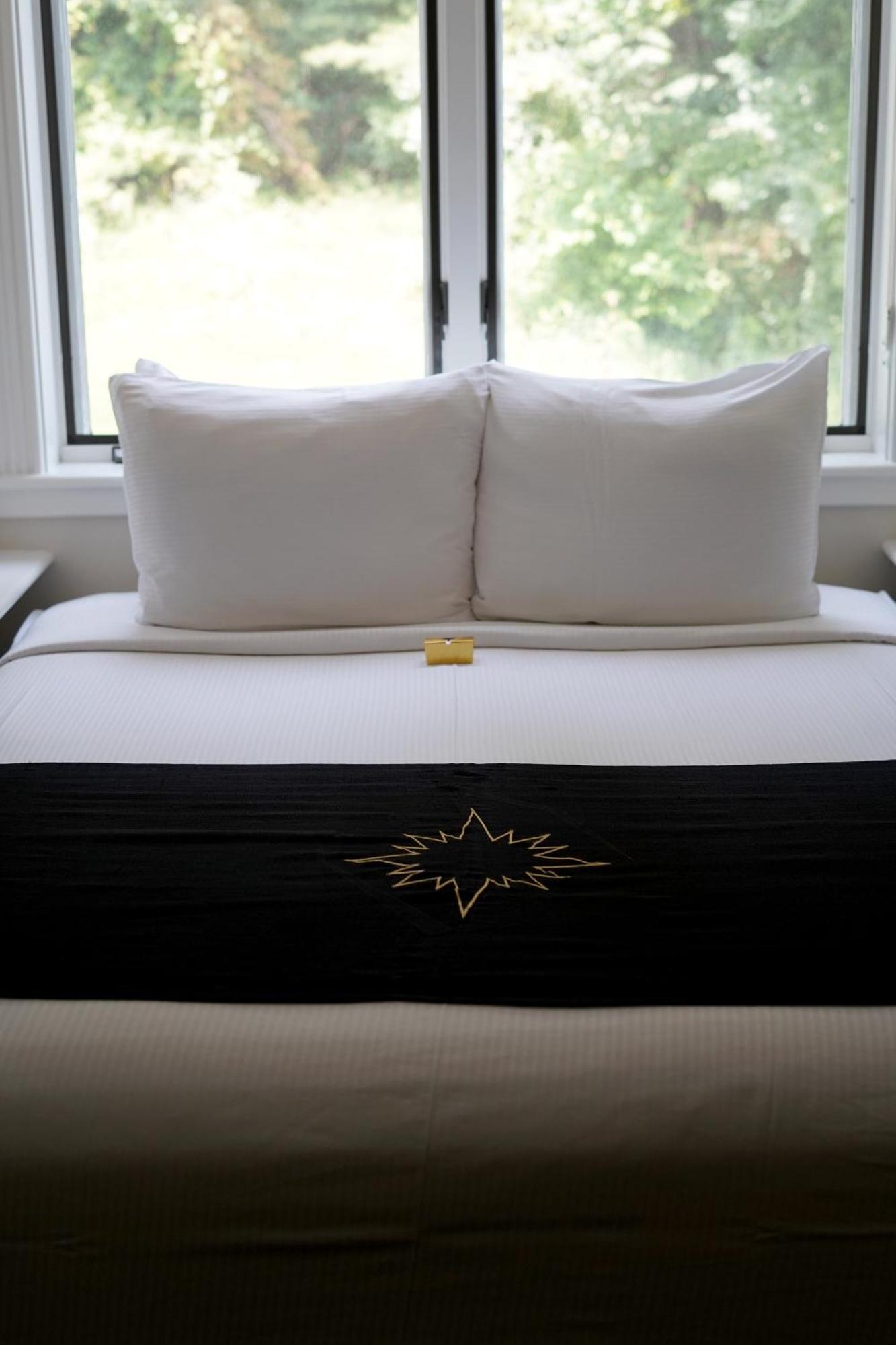 Inn At Black Star Farms Suttons Bay ห้อง รูปภาพ